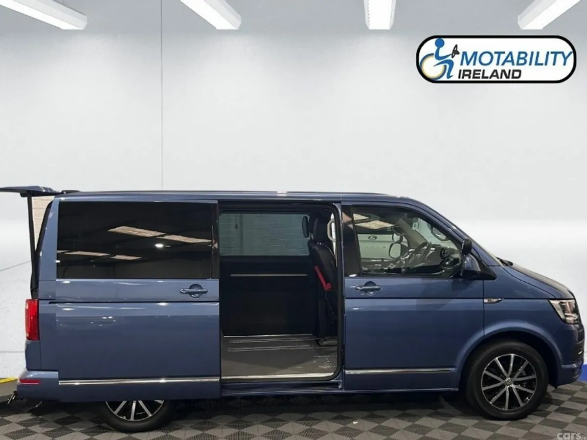 Volkswagen Caravelle MPV, Diesel, 2020, Blue