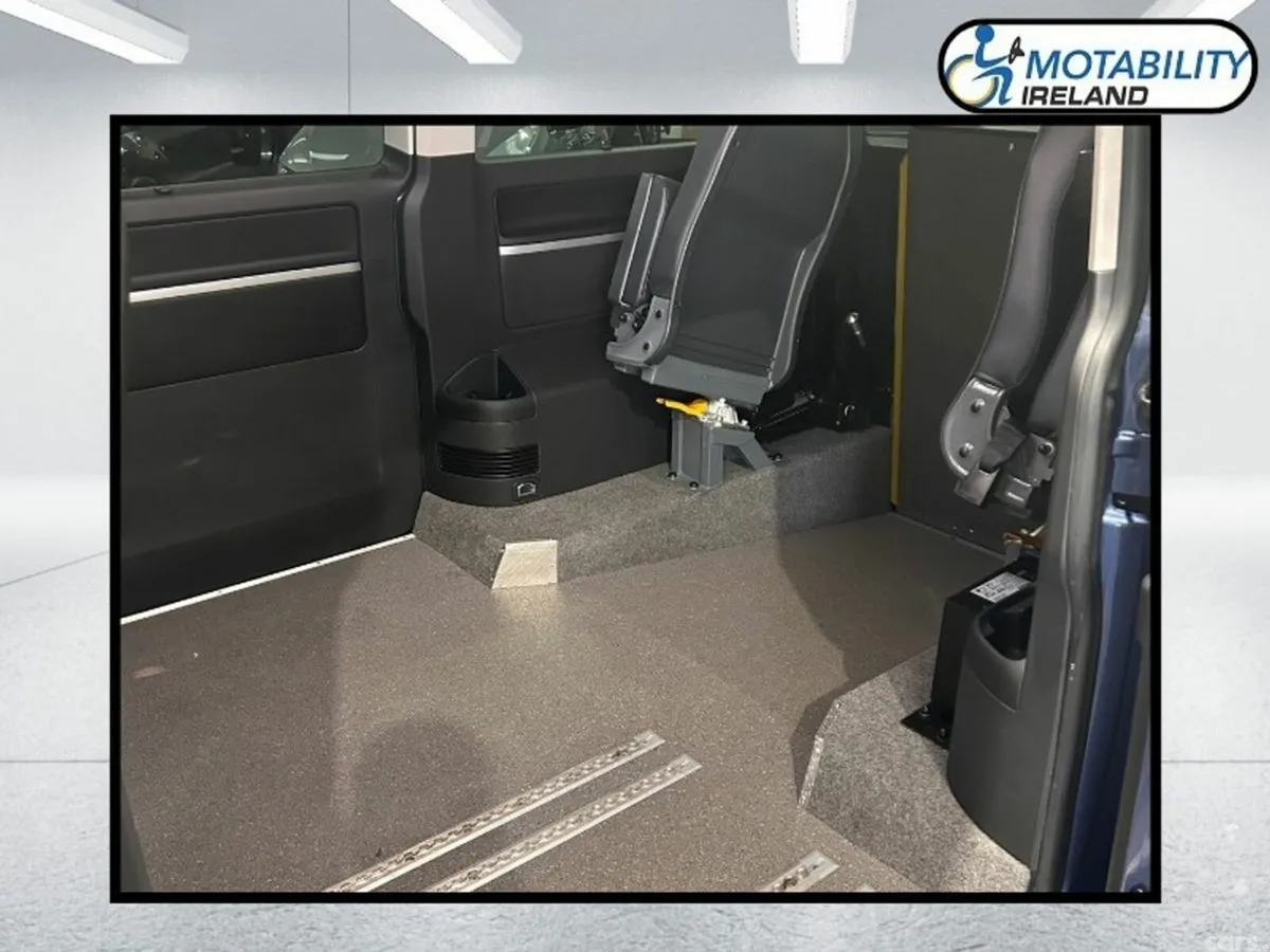 Volkswagen Caravelle MPV, Diesel, 2020, Blue