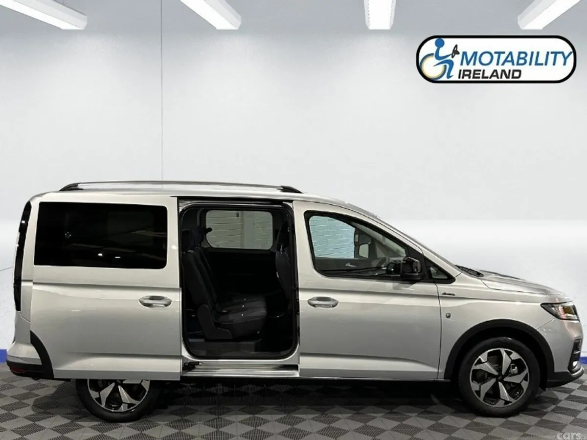 Ford Tourneo Connect MPV, Petrol Plug-in Hybrid, 2026, Grey