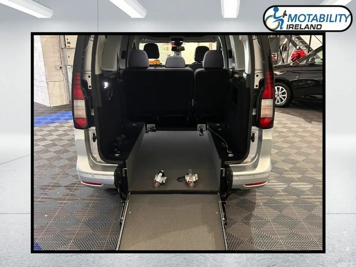 Citroen Berlingo Multispace MPV, Electric, 2026, Blue