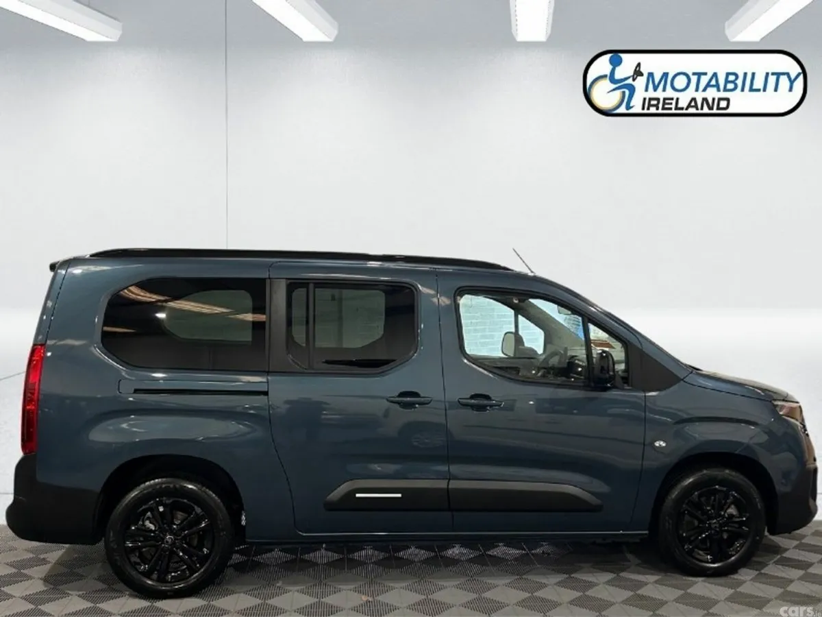 Citroen Berlingo Multispace MPV, Electric, 2026, Blue