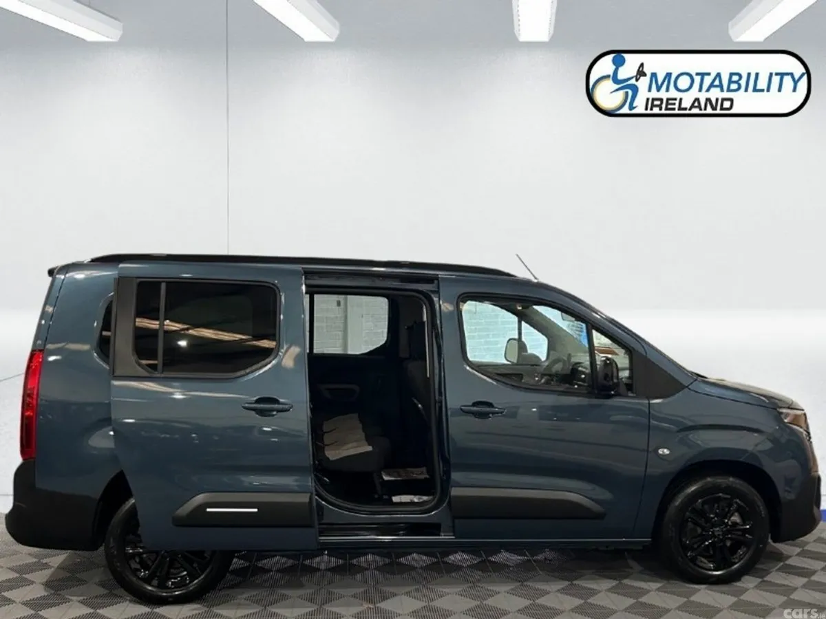 Citroen Berlingo Multispace MPV, Electric, 2026, Blue