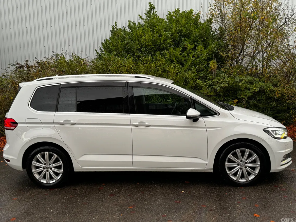 Volkswagen Touran MPV, Petrol, 2017, White
