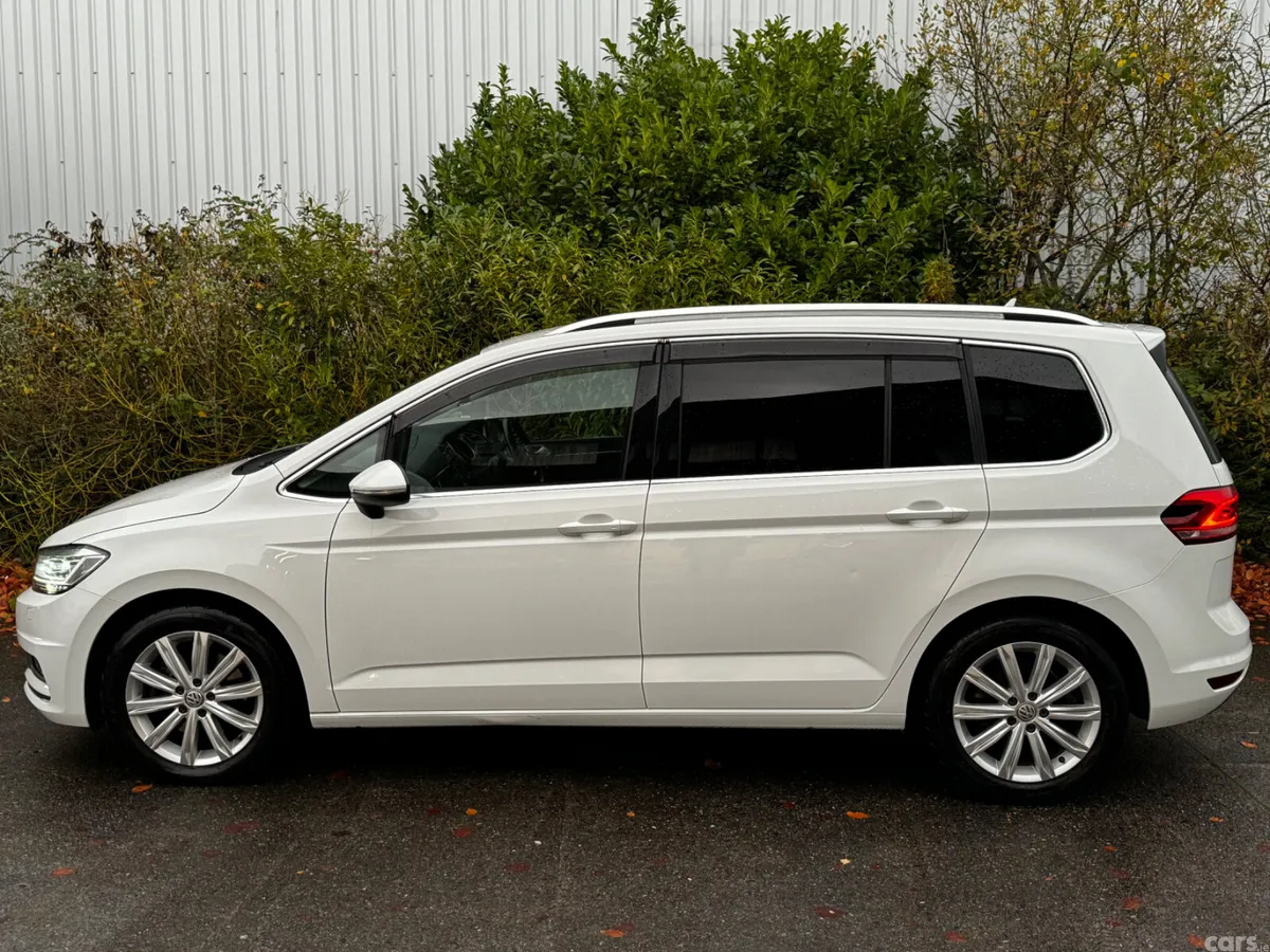 Volkswagen Touran MPV, Petrol, 2017, White