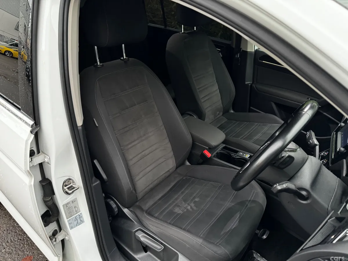 Volkswagen Touran MPV, Petrol, 2017, White