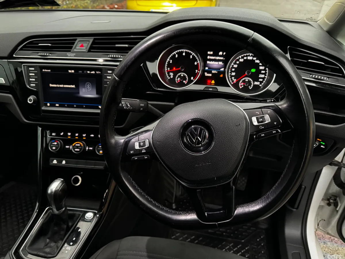 Volkswagen Touran MPV, Petrol, 2017, White
