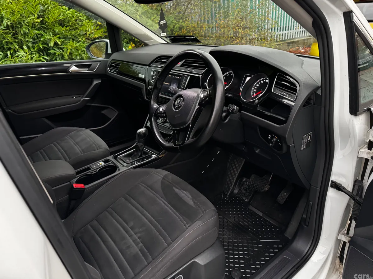 Volkswagen Touran MPV, Petrol, 2017, White