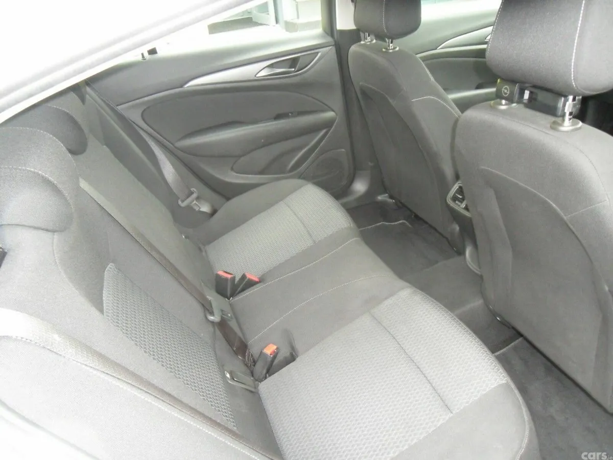 Opel Insignia Hatchback, Diesel, 2022, Grey