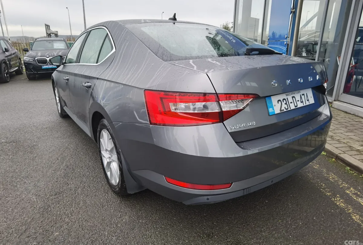 Skoda Superb Saloon, Diesel, 2023, Grey