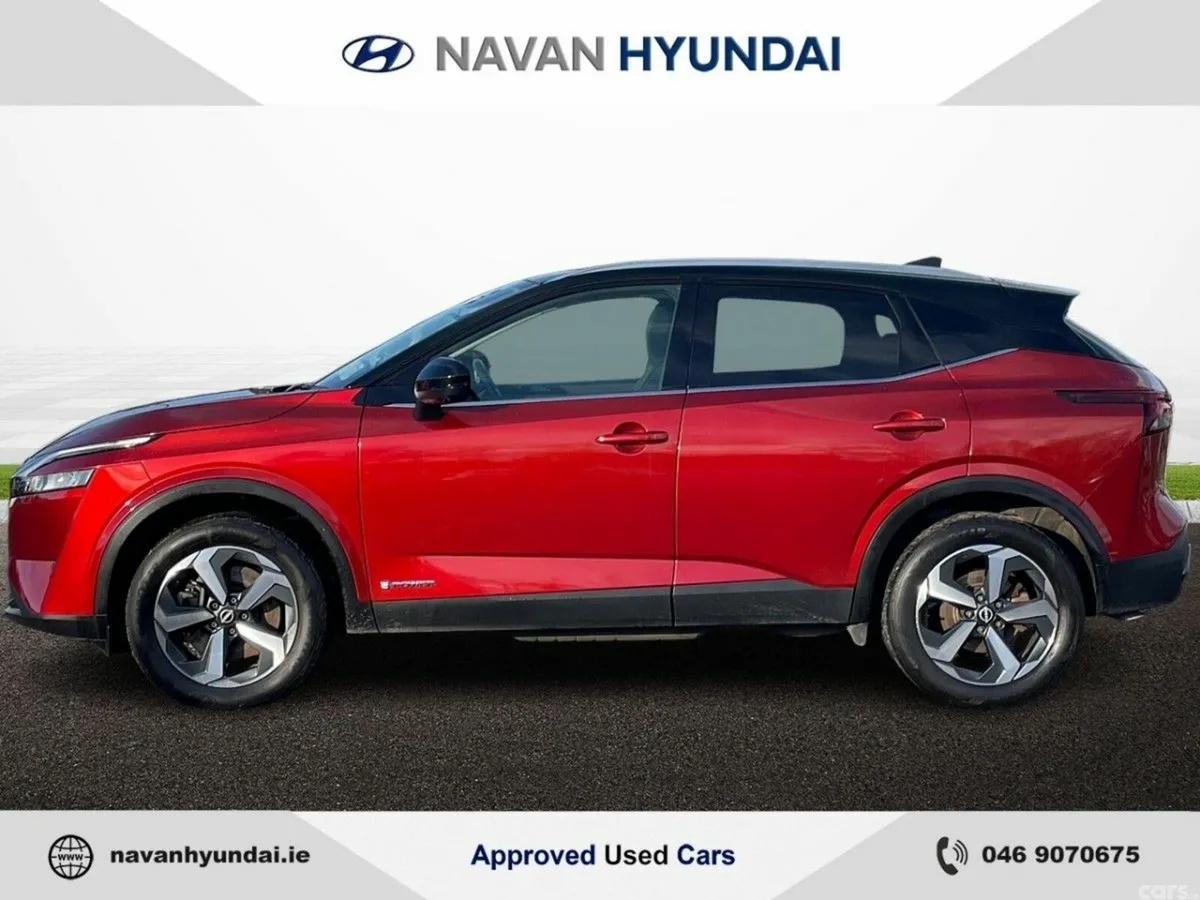Nissan Qashqai MPV, Petrol Hybrid, 2023, Red
