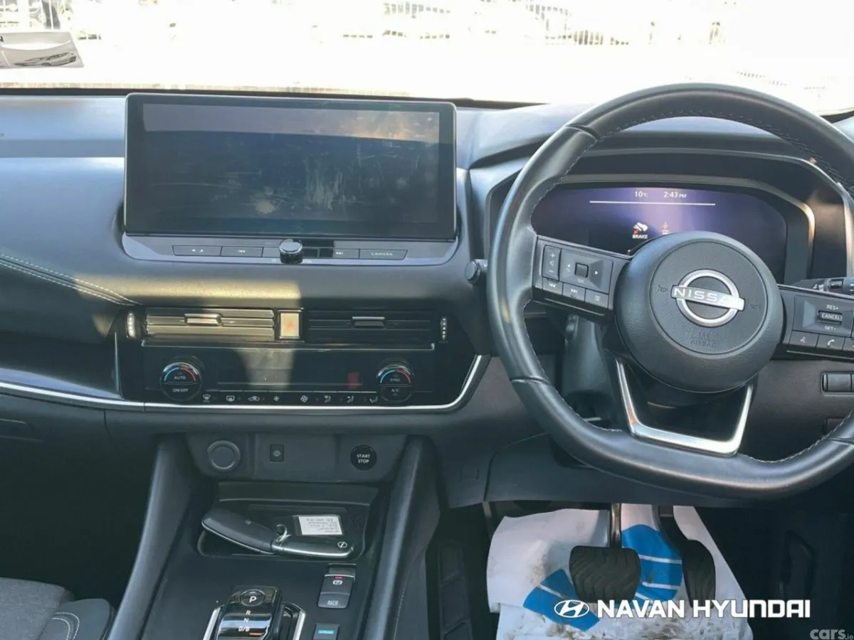 Nissan Qashqai MPV, Petrol Hybrid, 2023, Red