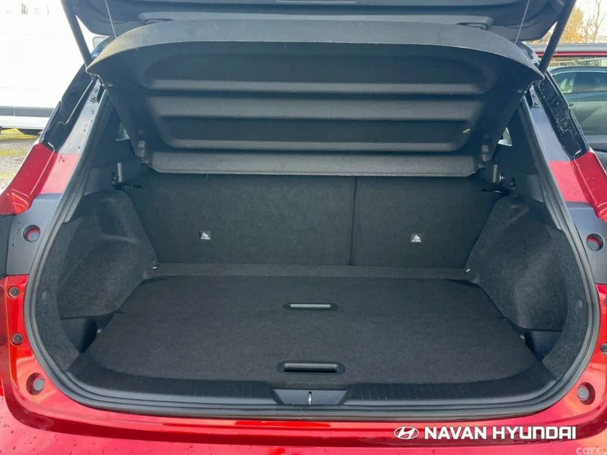 Nissan Qashqai MPV, Petrol Hybrid, 2023, Red