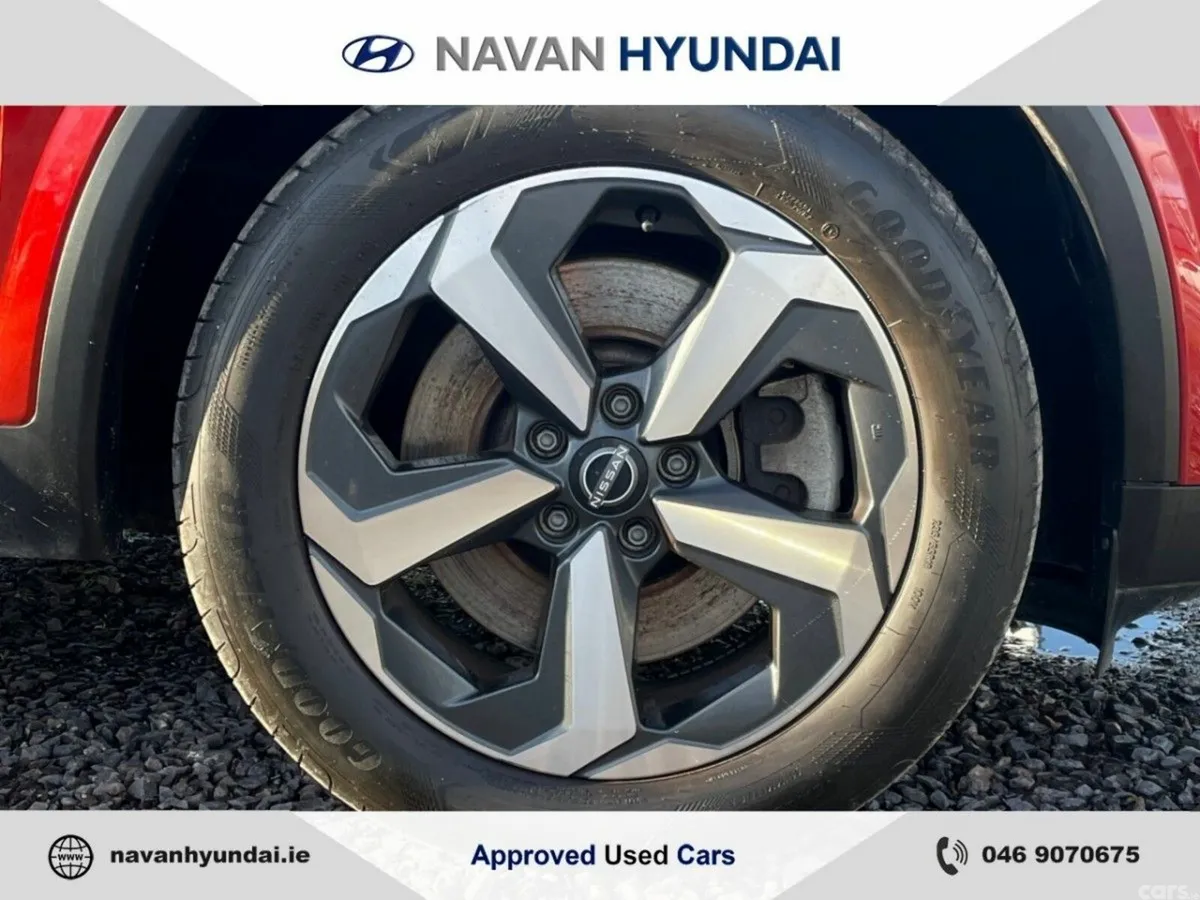 Nissan Qashqai MPV, Petrol Hybrid, 2023, Red