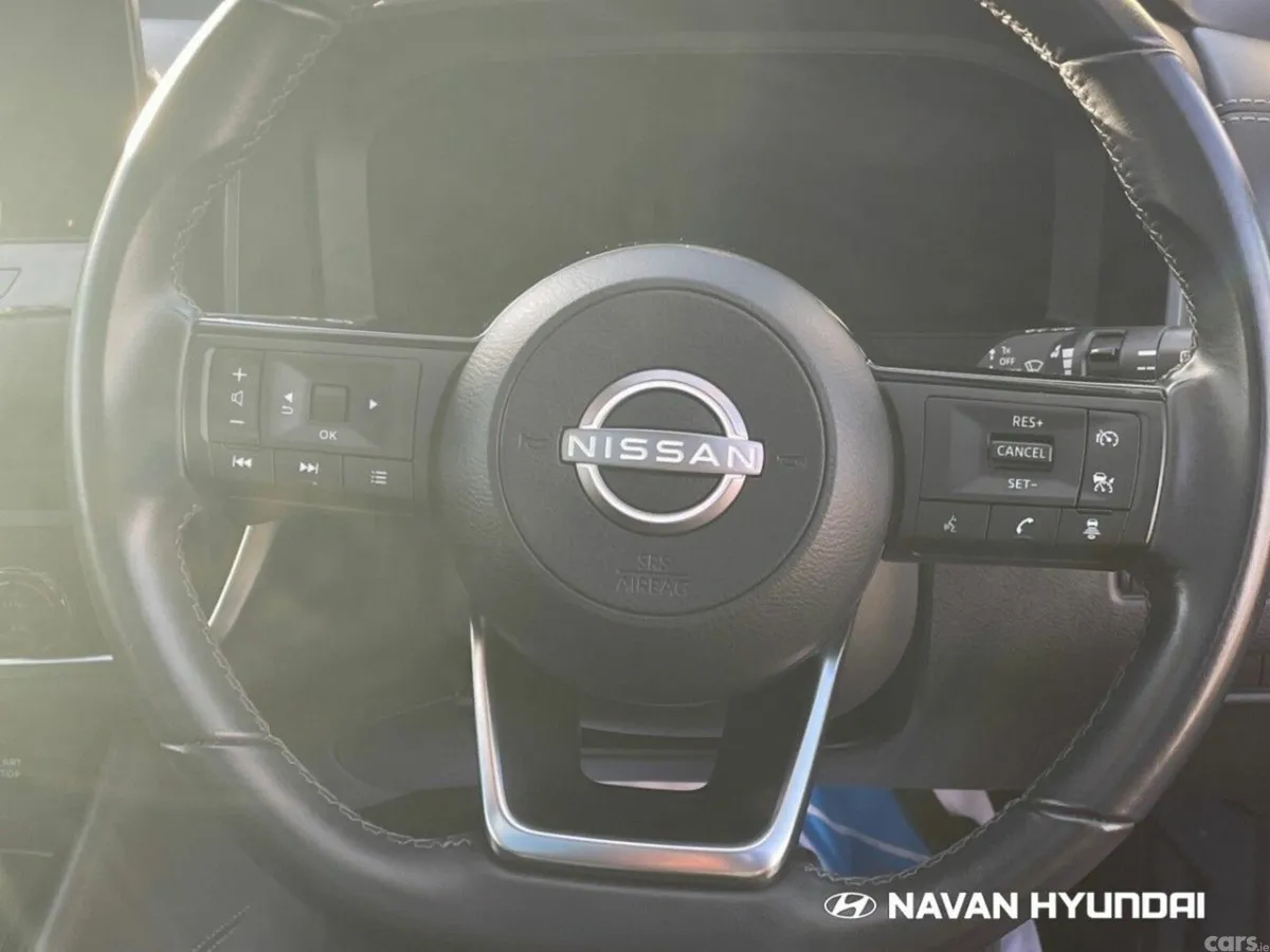 Nissan Qashqai MPV, Petrol Hybrid, 2023, Red