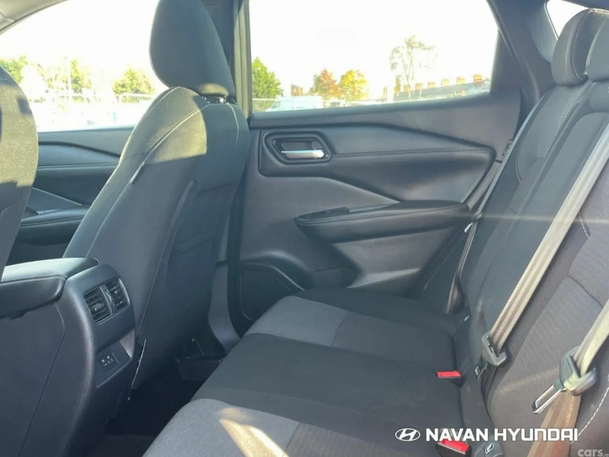Nissan Qashqai MPV, Petrol Hybrid, 2023, Red