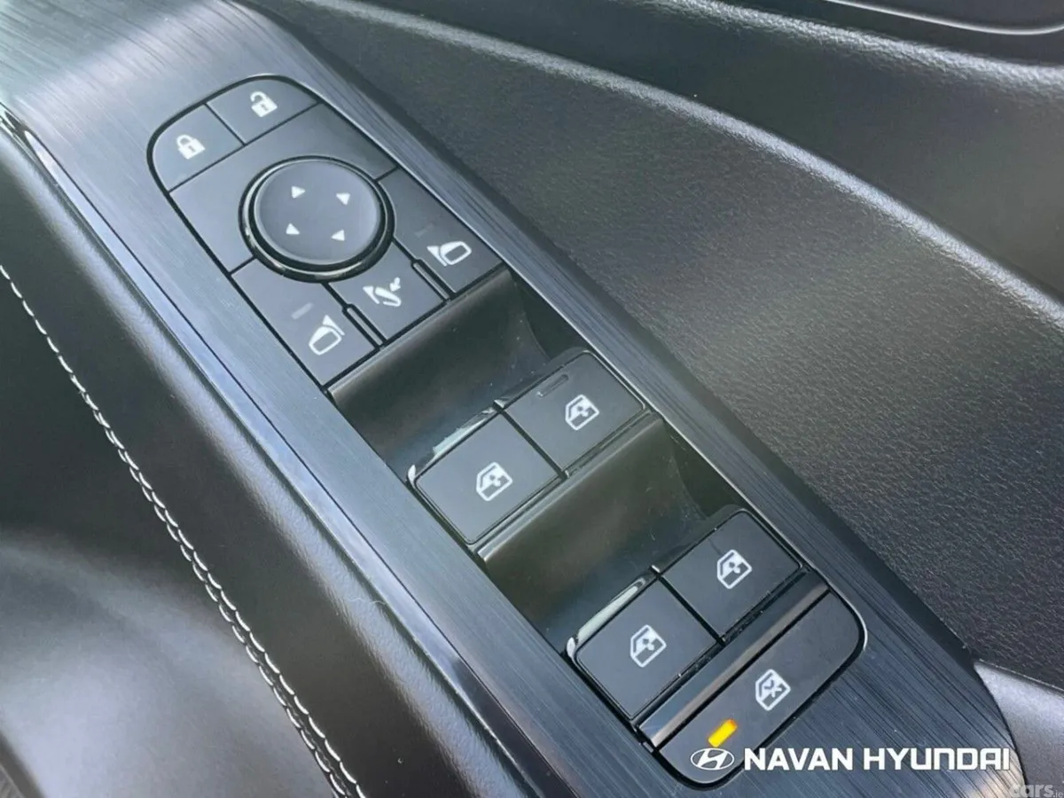 Nissan Qashqai MPV, Petrol Hybrid, 2023, Red
