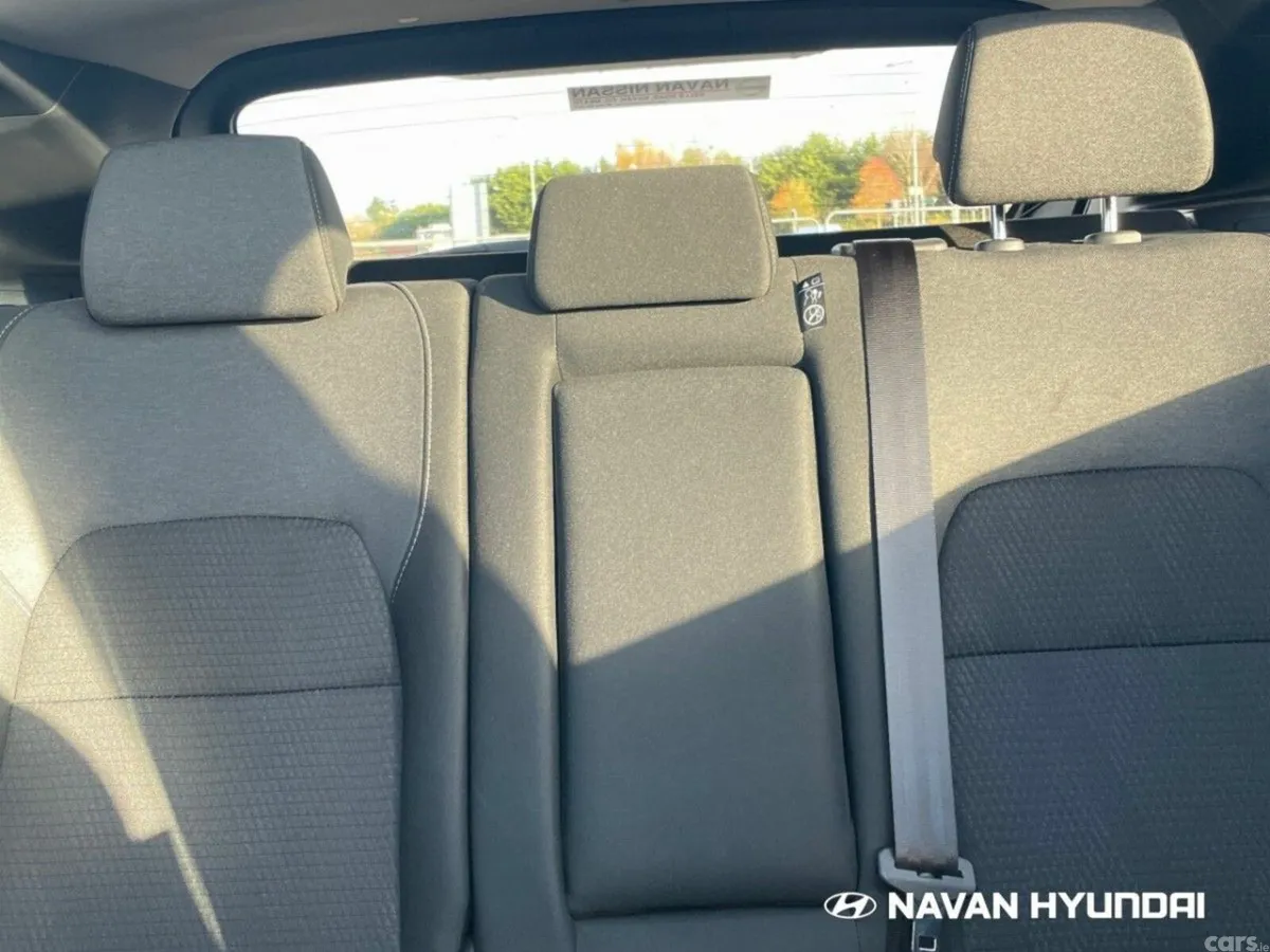 Nissan Qashqai MPV, Petrol Hybrid, 2023, Red