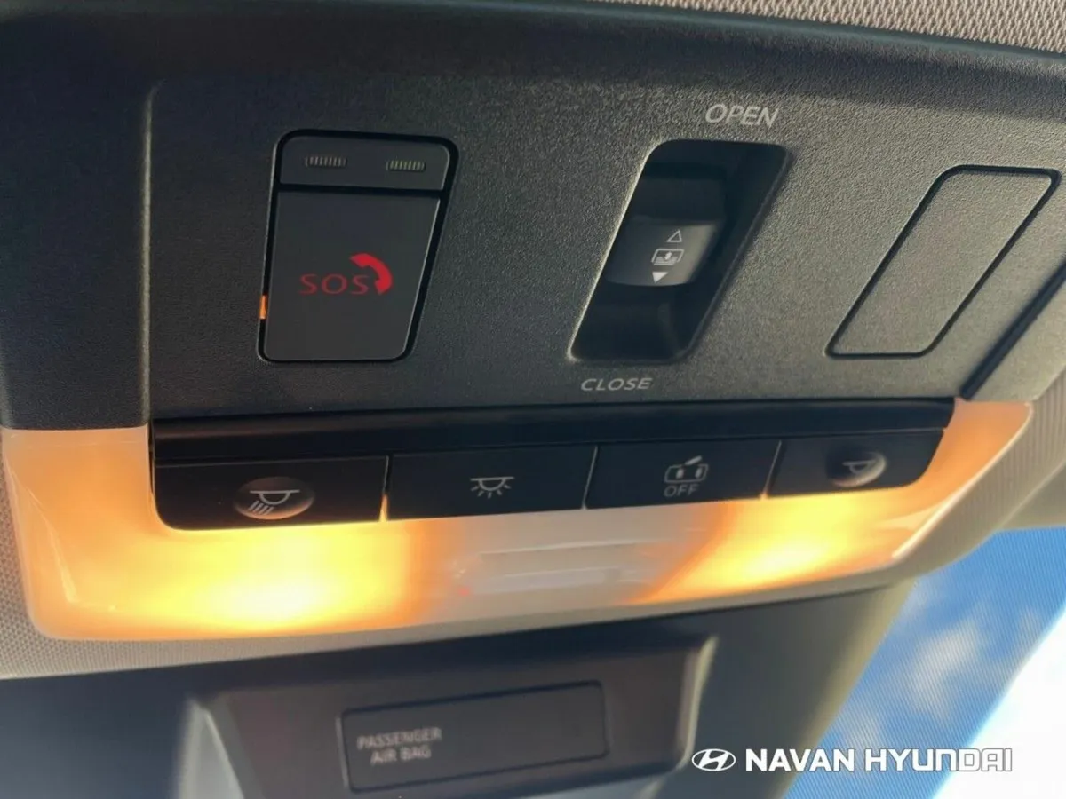 Nissan Qashqai MPV, Petrol Hybrid, 2023, Red