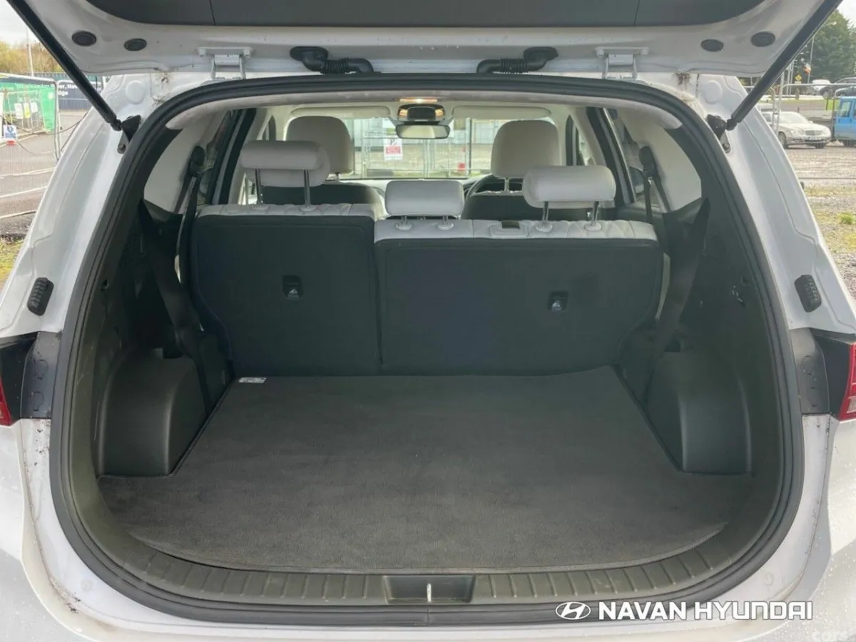 Hyundai Santa Fe SUV, Petrol Plug-in Hybrid, 2023, White