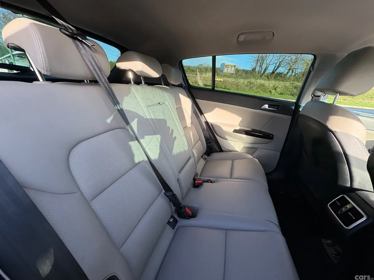 Kia Sportage SUV, Diesel Hybrid, 2021, Grey