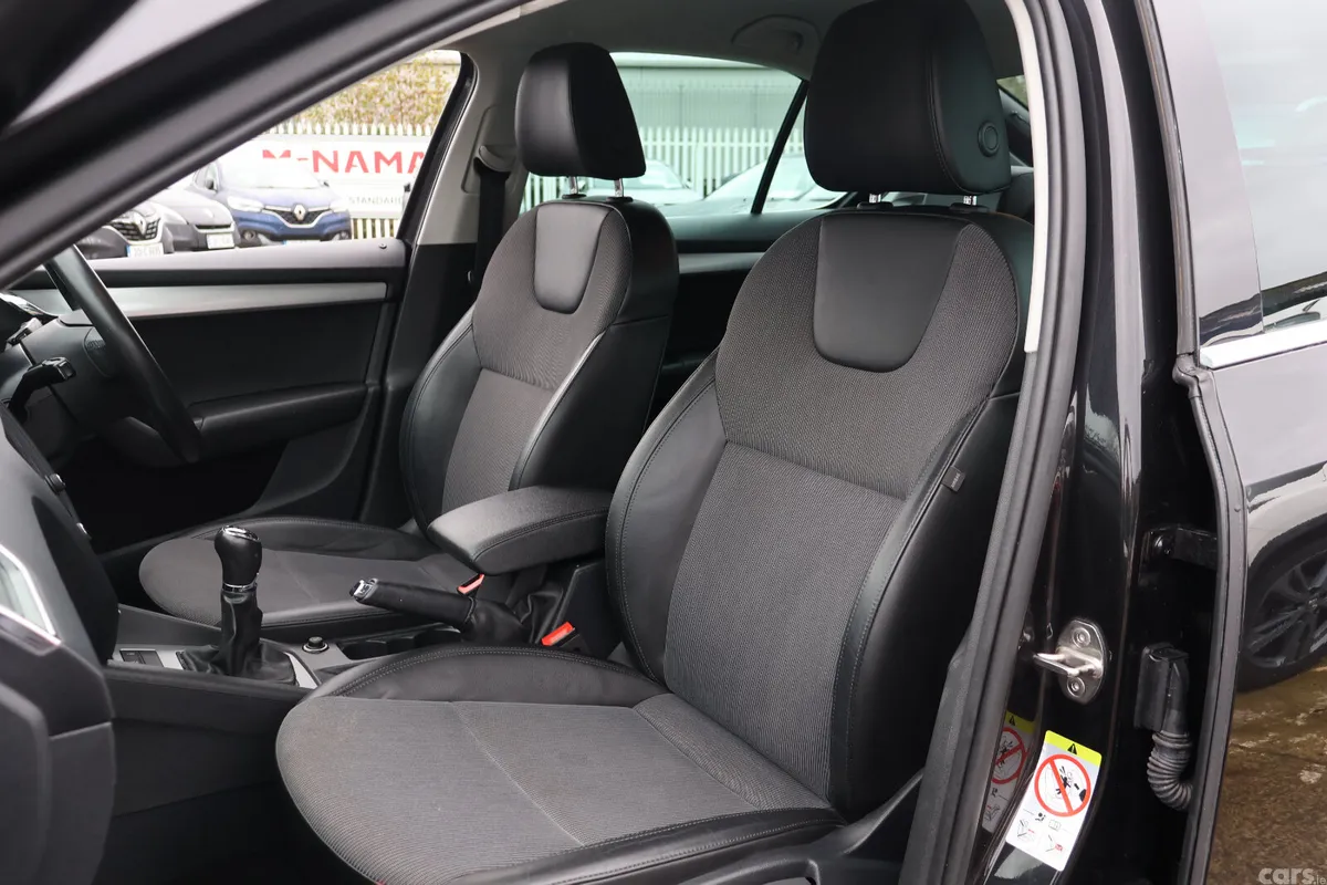 Skoda Octavia Saloon, Diesel, 2020, Black