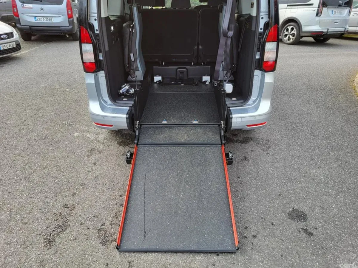 Ford Tourneo Connect MPV, Diesel, 2026, Silver