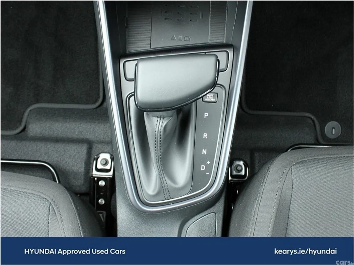 Hyundai i20 Hatchback, Petrol, 2027, Blue
