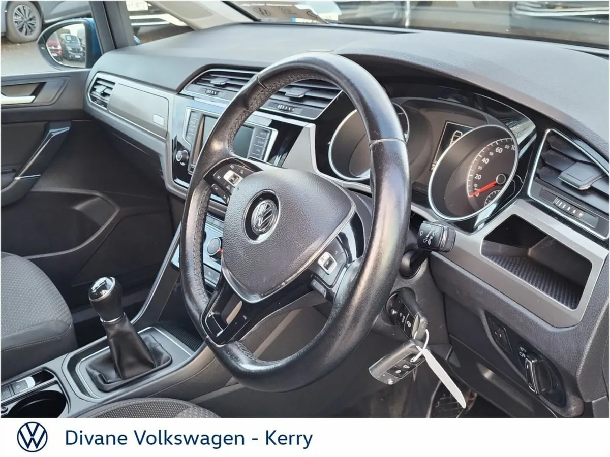 Volkswagen Touran MPV, Diesel, 2016, Blue