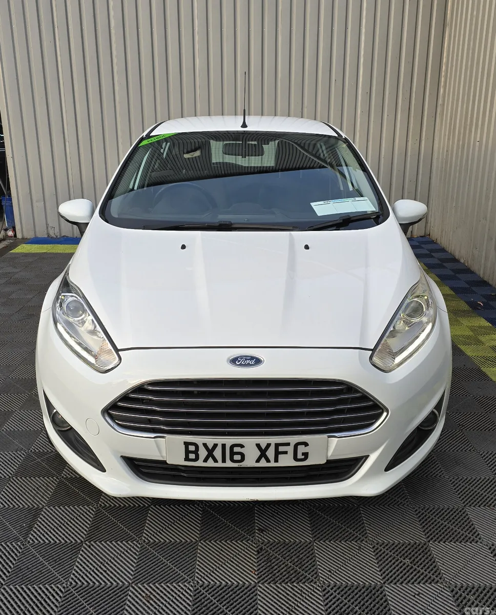 Ford Fiesta Hatchback, Petrol, 2016, White