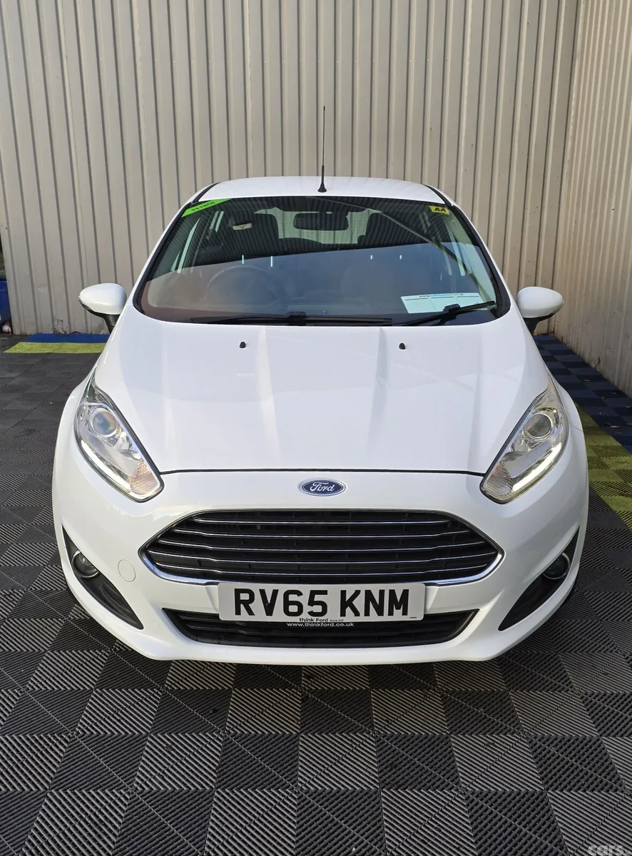 Ford Fiesta Hatchback, Petrol, 2015, White