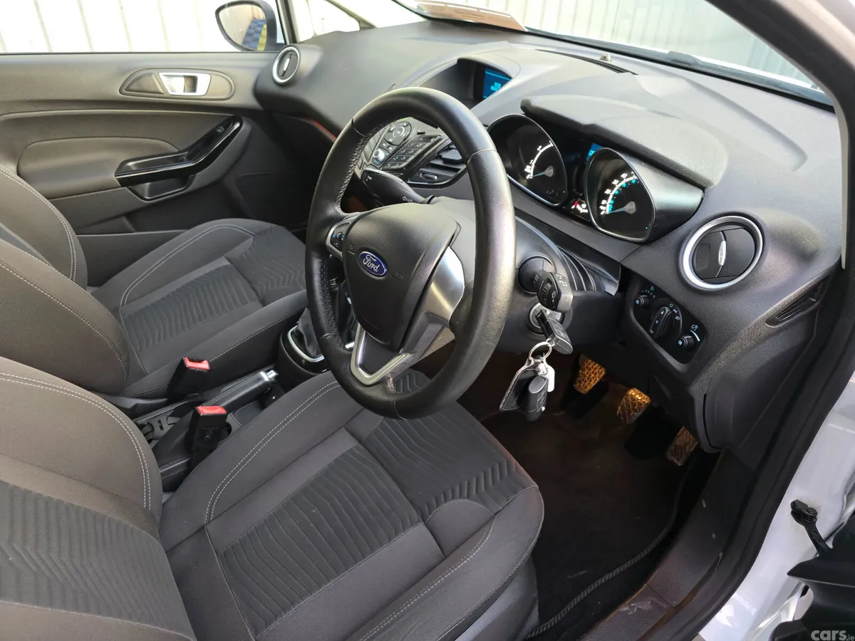 Ford Fiesta Hatchback, Petrol, 2015, White