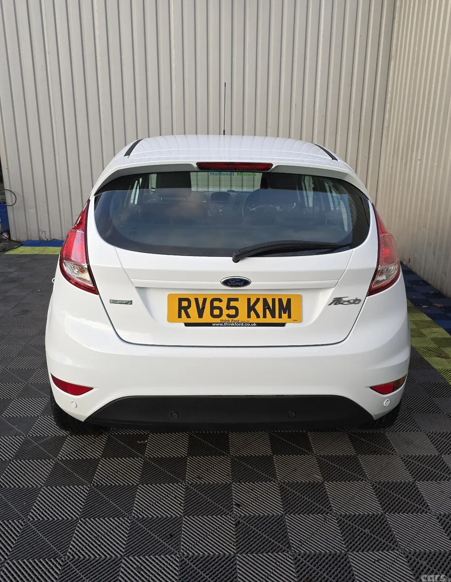 Ford Fiesta Hatchback, Petrol, 2015, White