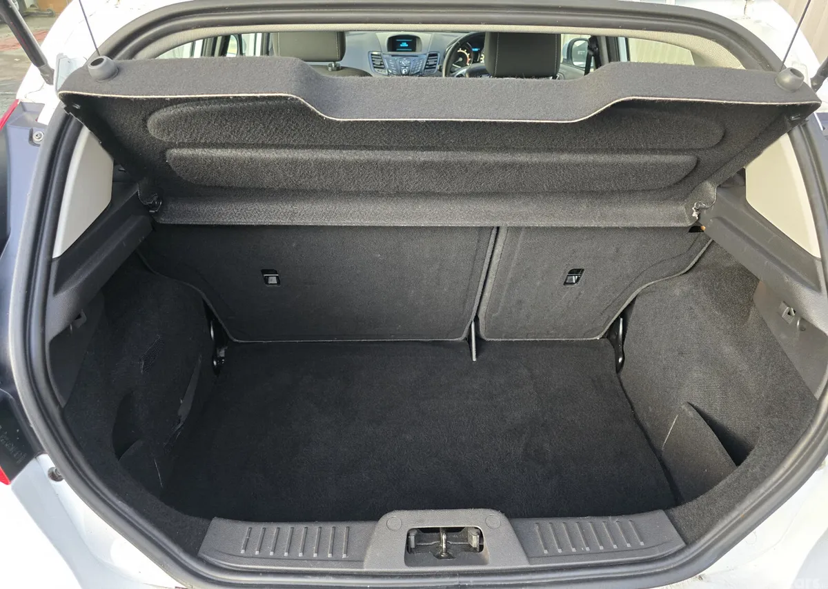 Ford Fiesta Hatchback, Petrol, 2015, White