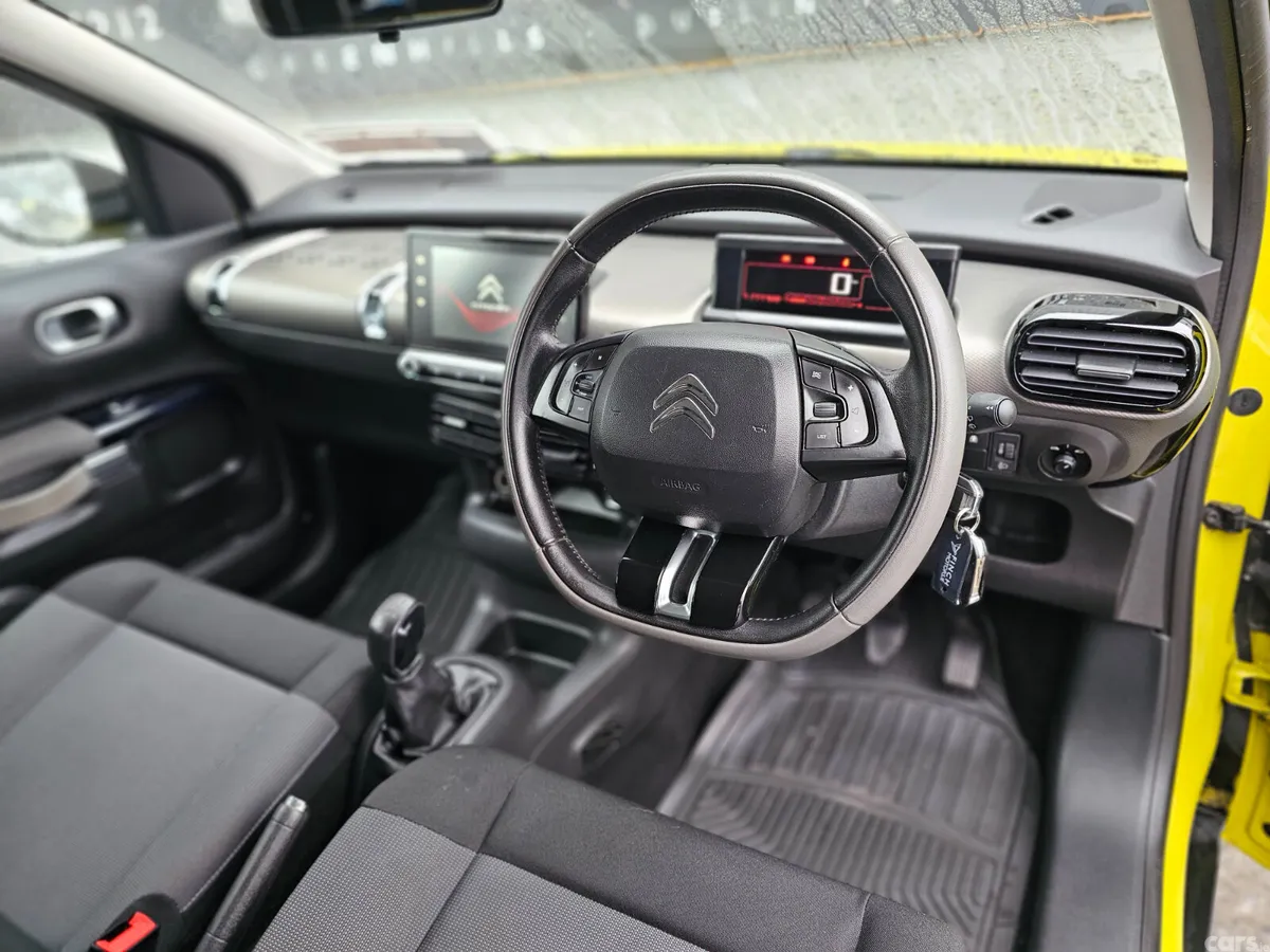 Citroen C4 Hatchback, Petrol, 2015, Yellow