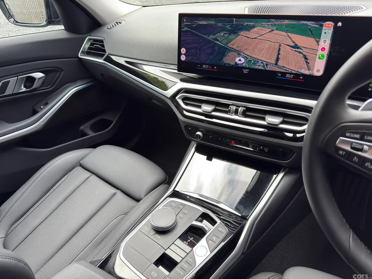 BMW 3-Series Estate, Petrol Hybrid, 2022, Black