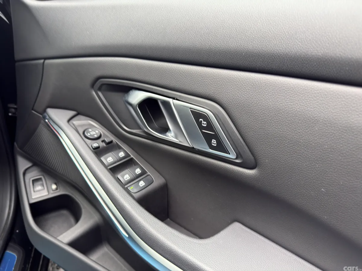 BMW 3-Series Estate, Petrol Hybrid, 2022, Black
