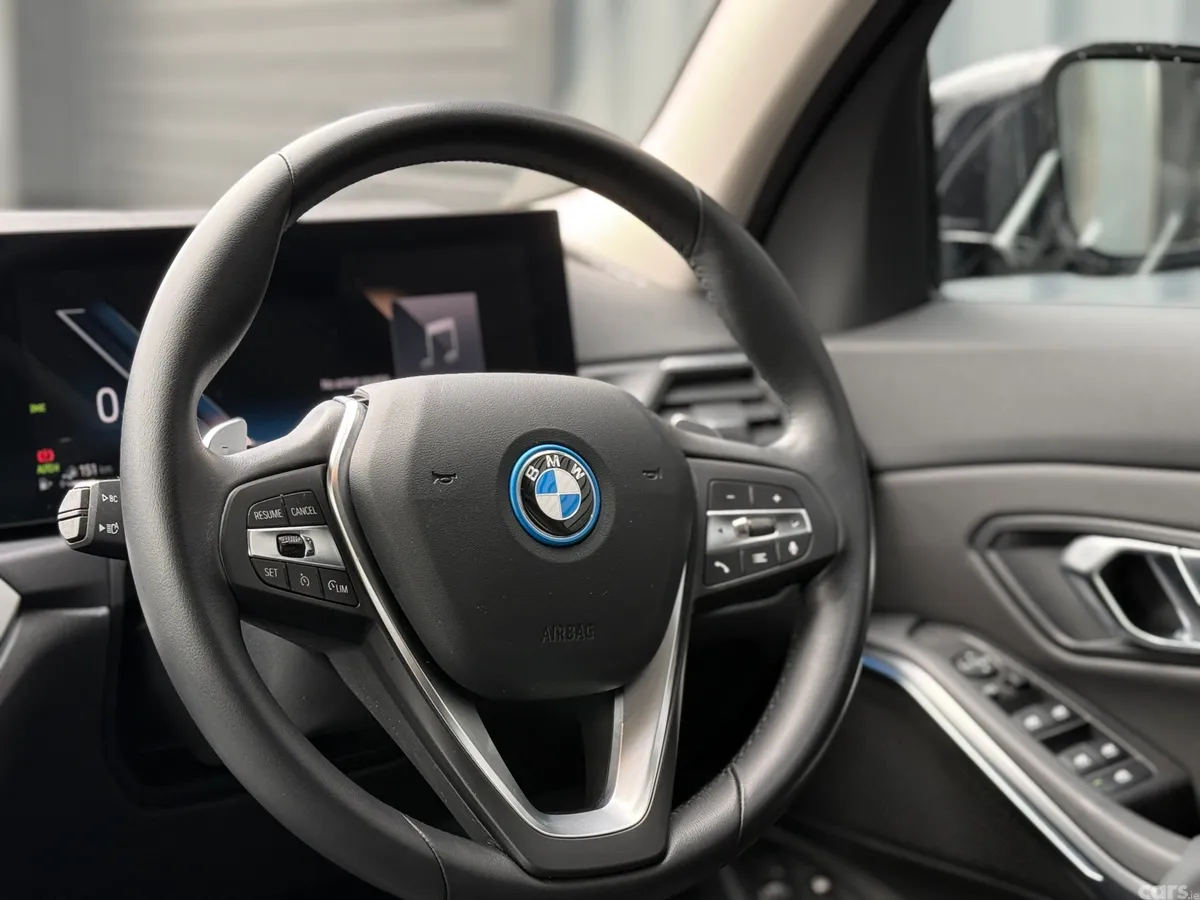 BMW 3-Series Estate, Petrol Hybrid, 2022, Black