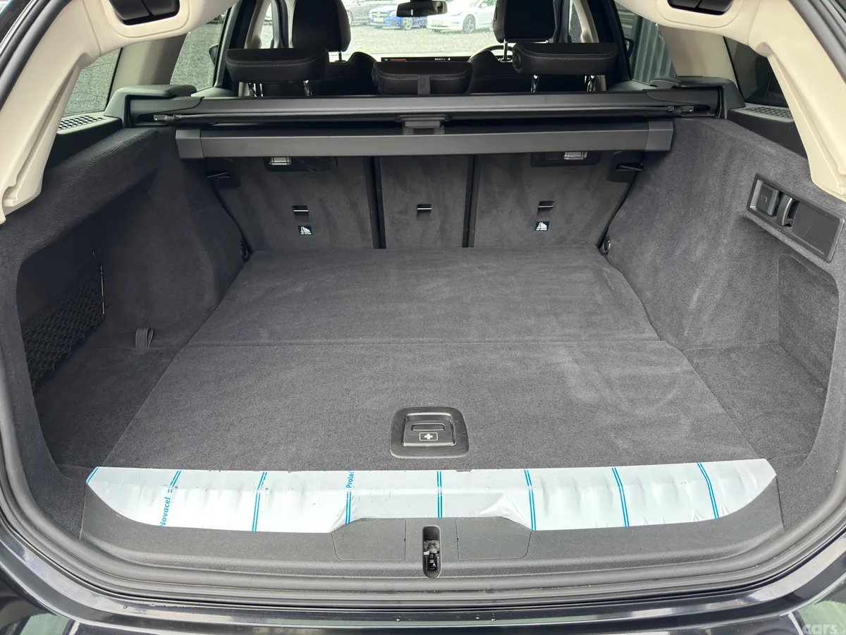 BMW 3-Series Estate, Petrol Hybrid, 2022, Black