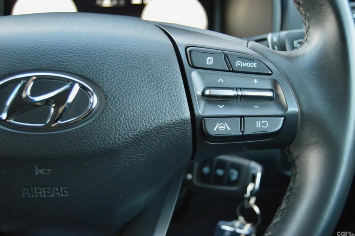 Hyundai KONA MPV, Petrol, 2021, Red
