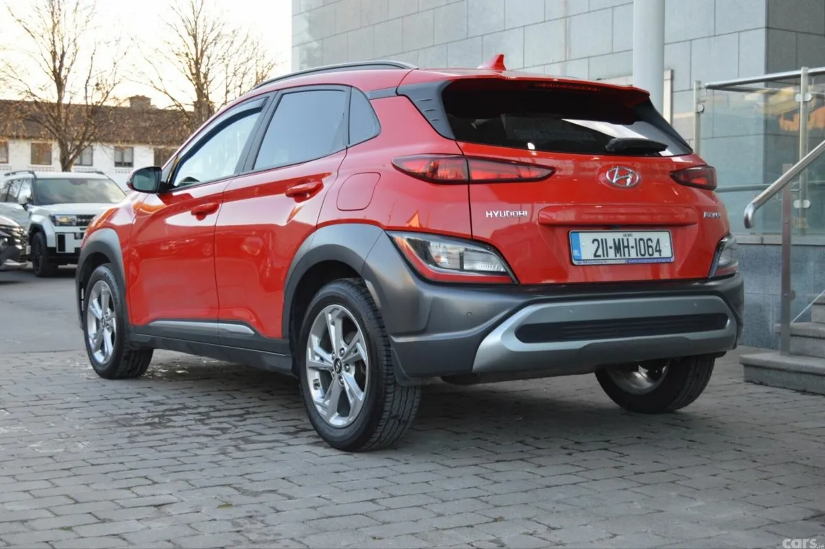 Hyundai KONA MPV, Petrol, 2021, Red