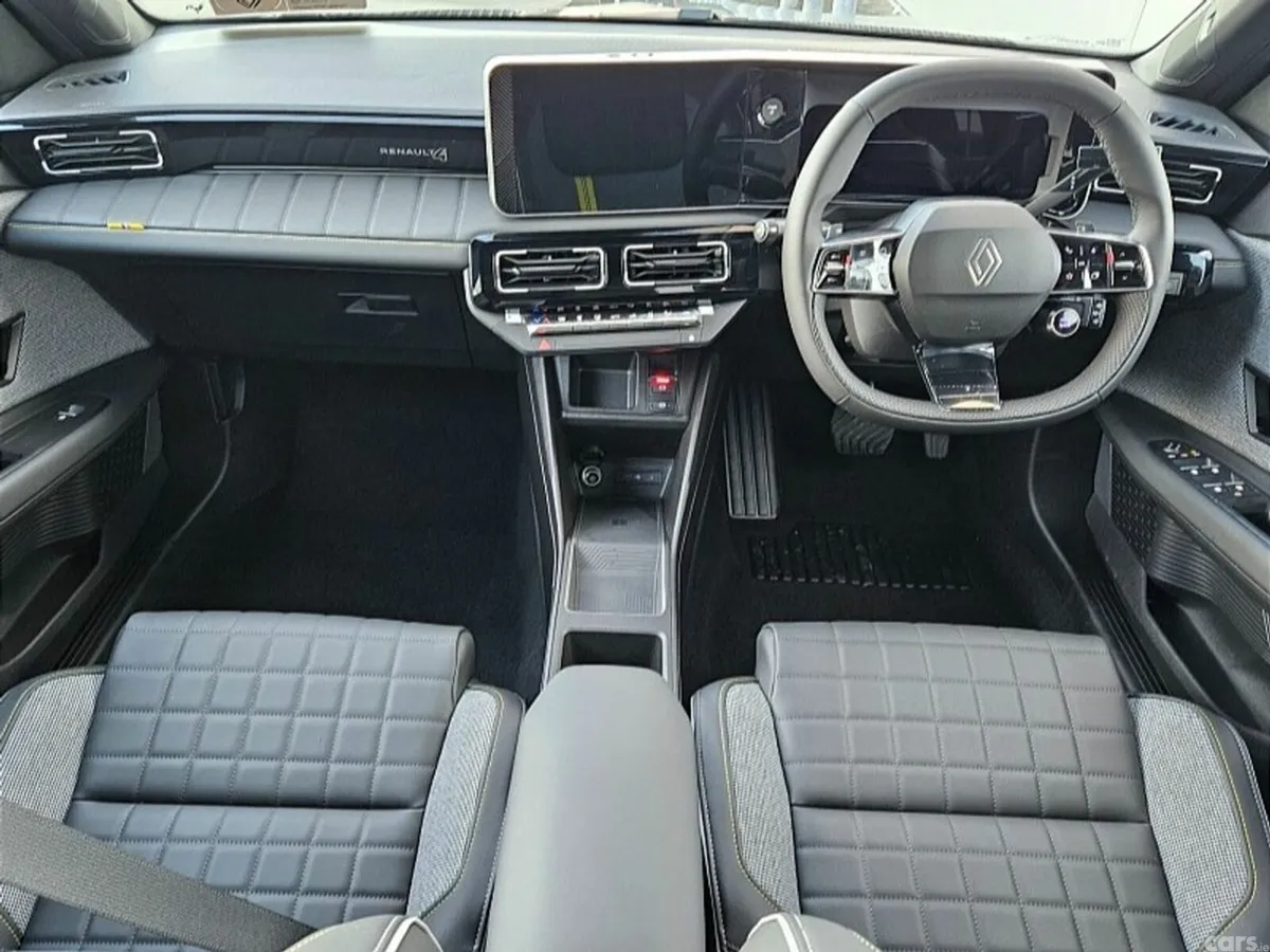 Renault 4 Hatchback, Electric, 2026, Grey