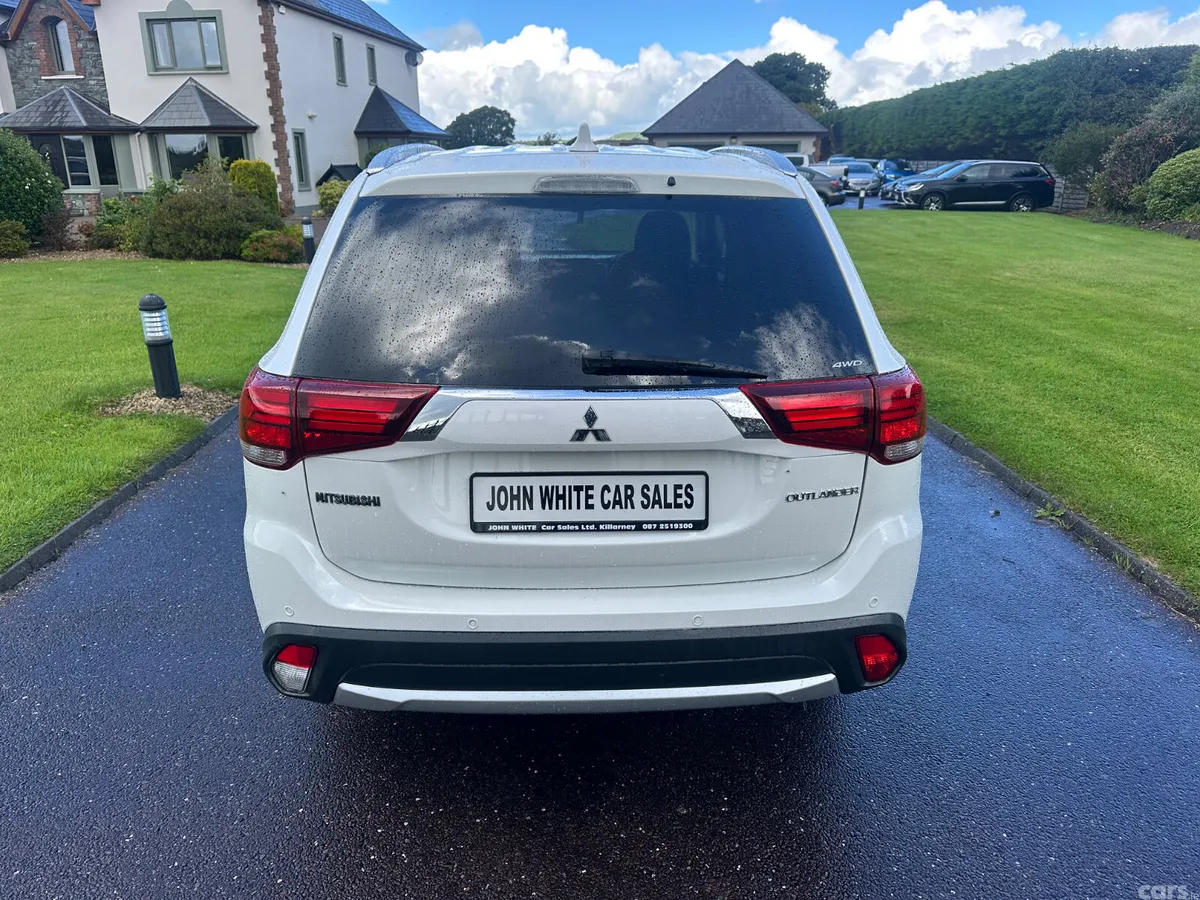Mitsubishi Outlander SUV, Diesel, 2017, White