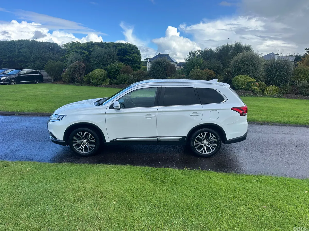 Mitsubishi Outlander SUV, Diesel, 2017, White