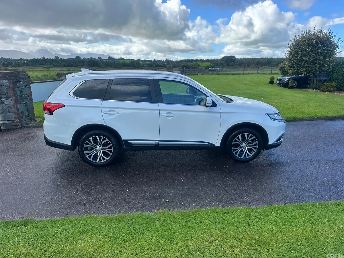 Mitsubishi Outlander SUV, Diesel, 2017, White