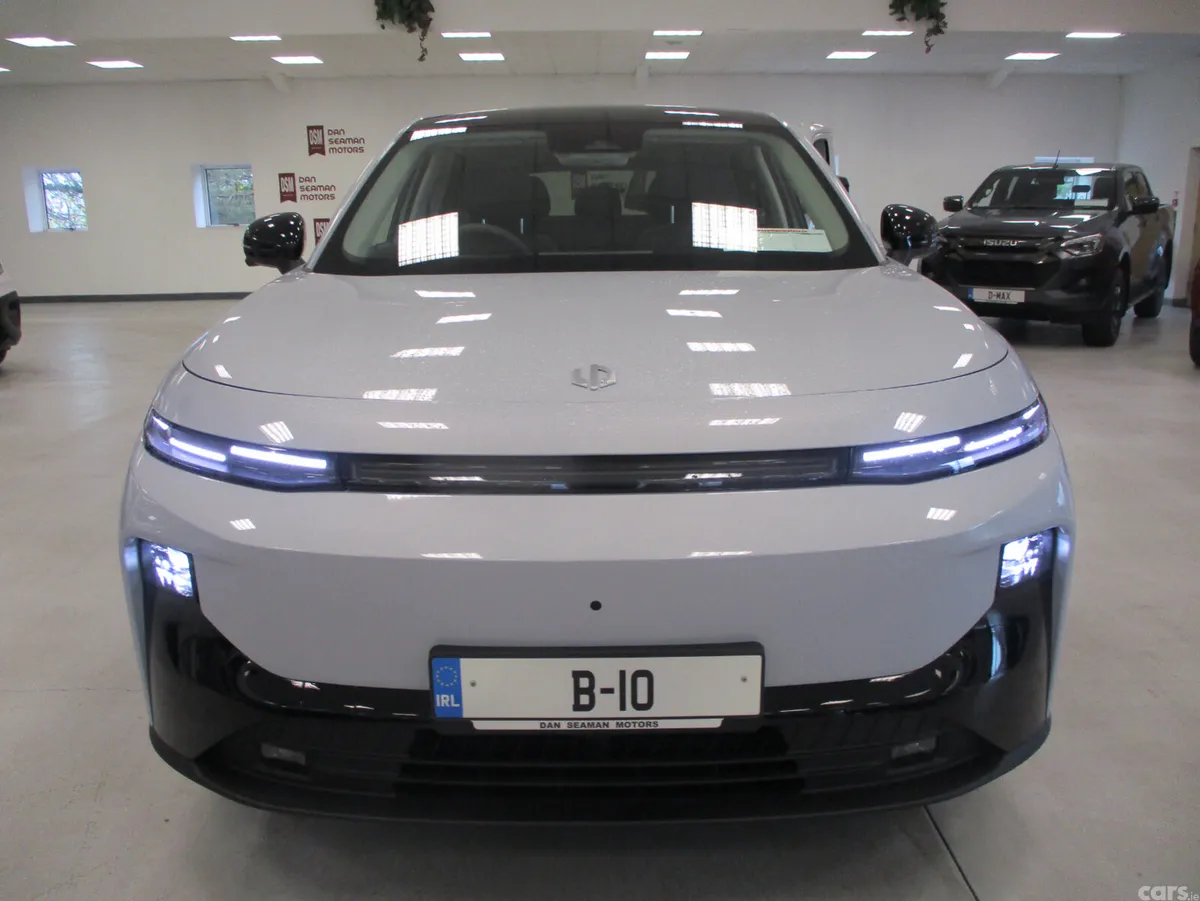 Leapmotor B10 Hatchback, Electric, 2027, Silver