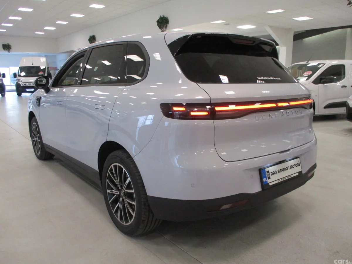Leapmotor B10 Hatchback, Electric, 2027, Silver