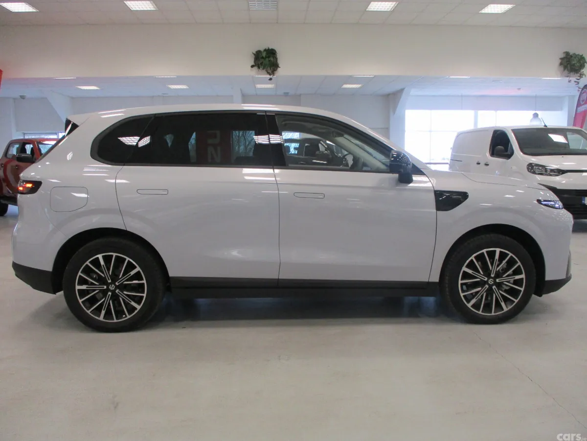 Leapmotor B10 Hatchback, Electric, 2027, Silver