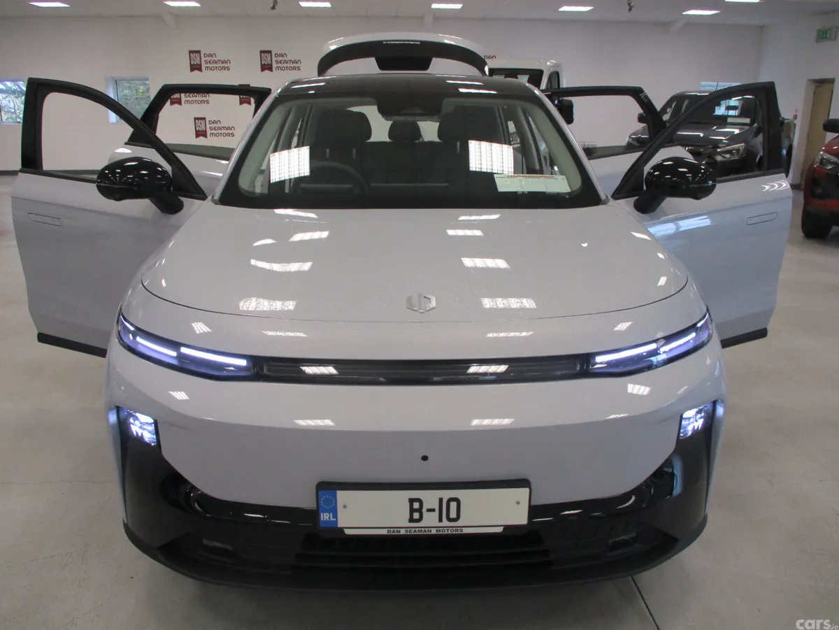 Leapmotor B10 Hatchback, Electric, 2027, Silver