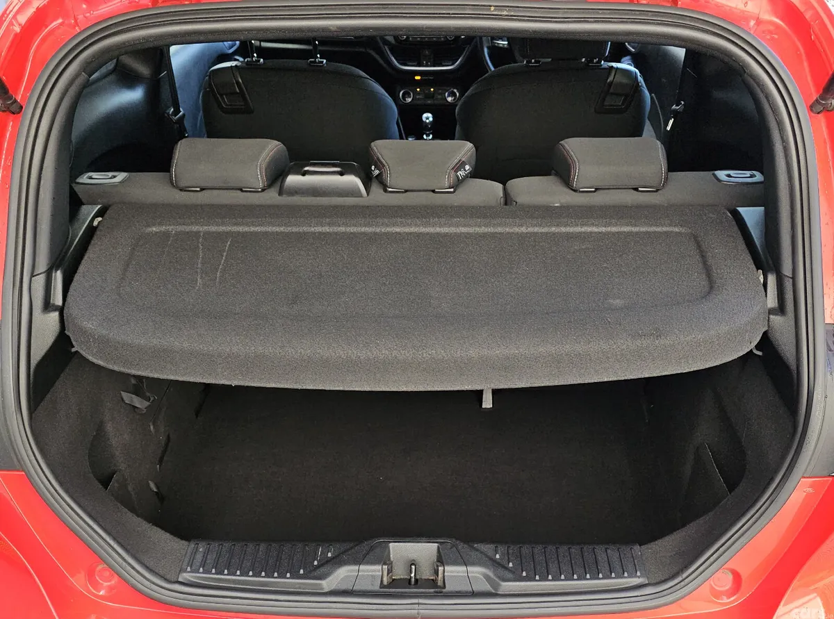 Ford Fiesta Hatchback, Petrol, 2018, Red