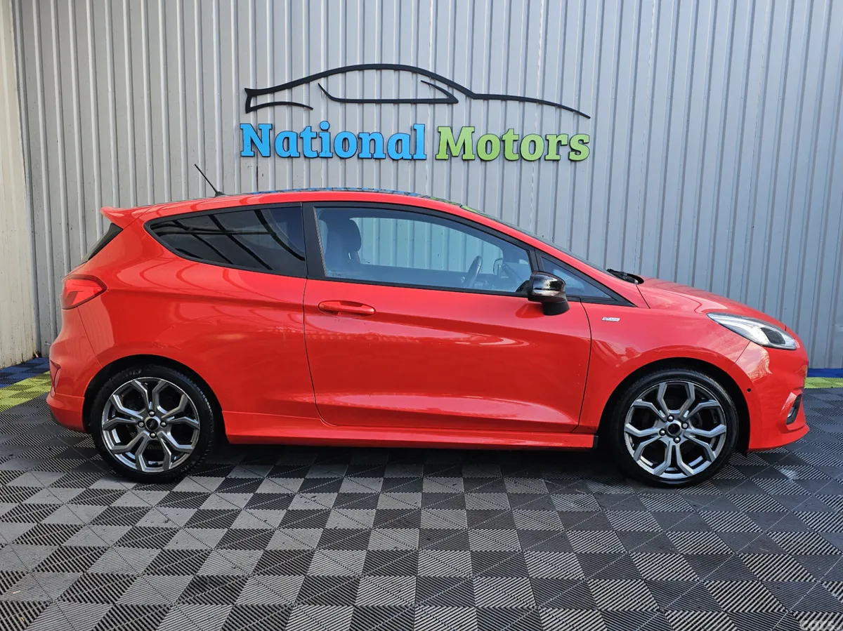 Ford Fiesta Hatchback, Petrol, 2018, Red